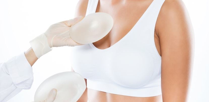 operación de implantes mamarios